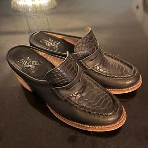 Freebies by Steven Collins mules